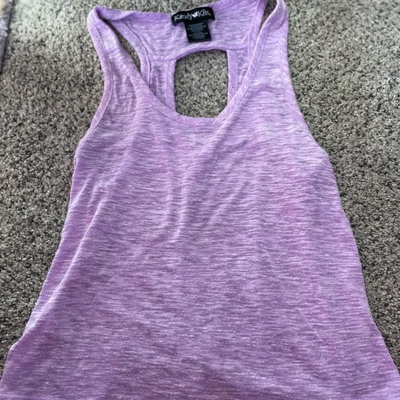 Bundle of 9 size medium (7/8) tanks. Various brands. - Picture 13 of 14